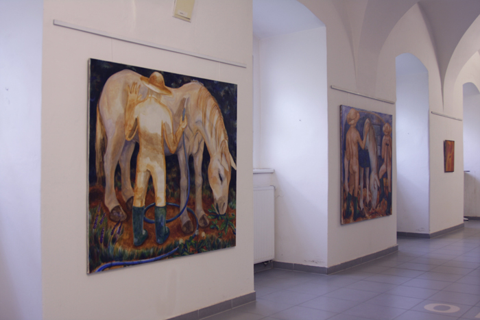 exhibition of a bachelor's thesis on the topic of oppression, exhibition in a military hospital, exhibition of horses in a military hospital in Brno